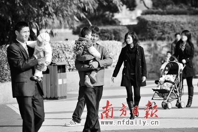 <em>独生子女</em>父母将享<em>100</em>元/月·人奖励·南方日报