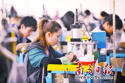 富士康一个月工作内容_换一个收入低的工作(3)